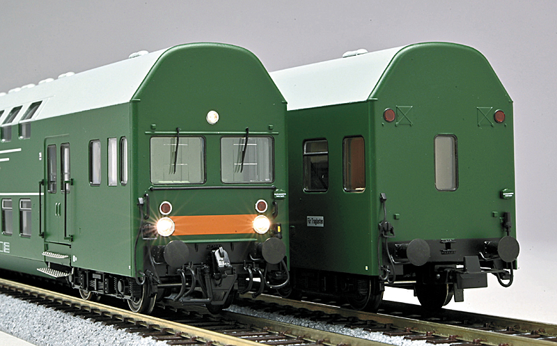 東独国鉄 4車体2階建連節客車 – 新製品紹介